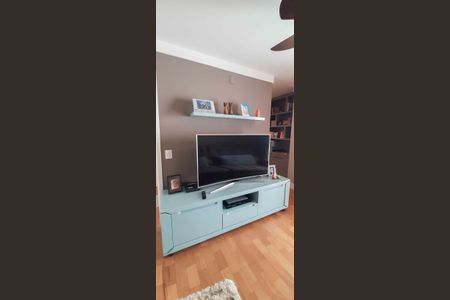 Apartamento à venda com 194m², 4 quartos e 4 vagas Apartamento à venda com 194m², 4 quartos e 4 vagasSala de TV