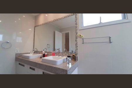 Apartamento à venda com 194m², 4 quartos e 4 vagas Apartamento à venda com 194m², 4 quartos e 4 vagasBanheiro da Suíte 1