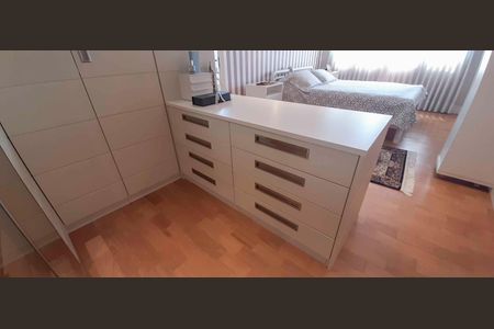 Apartamento à venda com 194m², 4 quartos e 4 vagas Apartamento à venda com 194m², 4 quartos e 4 vagasSuíte 1