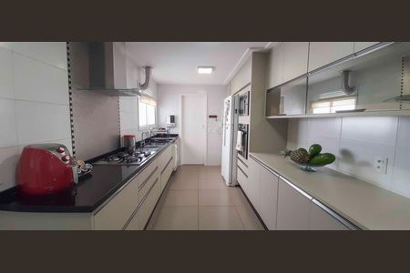 Apartamento à venda com 194m², 4 quartos e 4 vagas Apartamento à venda com 194m², 4 quartos e 4 vagasCozinha