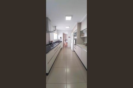 Apartamento à venda com 194m², 4 quartos e 4 vagas Apartamento à venda com 194m², 4 quartos e 4 vagasCozinha