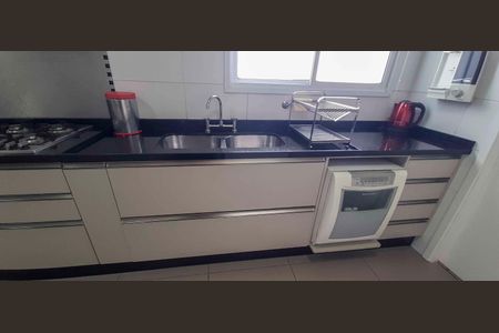 Apartamento à venda com 194m², 4 quartos e 4 vagas Apartamento à venda com 194m², 4 quartos e 4 vagasCozinha