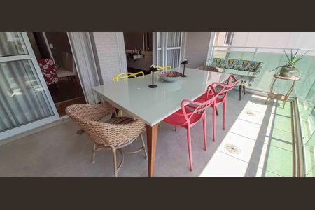 Apartamento à venda com 194m², 4 quartos e 4 vagas Apartamento à venda com 194m², 4 quartos e 4 vagasVaranda Gourmet