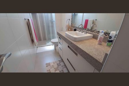 Apartamento à venda com 194m², 4 quartos e 4 vagas Apartamento à venda com 194m², 4 quartos e 4 vagasBanheiro da Suíte 3