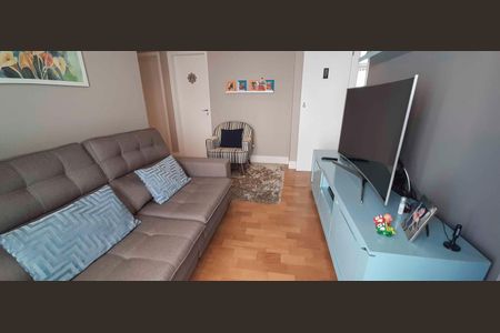 Apartamento à venda com 194m², 4 quartos e 4 vagas Apartamento à venda com 194m², 4 quartos e 4 vagasSala de TV