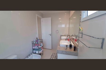 Apartamento à venda com 194m², 4 quartos e 4 vagas Apartamento à venda com 194m², 4 quartos e 4 vagasBanheiro da Suíte 1