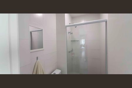 Apartamento à venda com 194m², 4 quartos e 4 vagas Apartamento à venda com 194m², 4 quartos e 4 vagasBanheiro da Área de Serviço