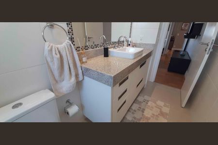 Apartamento à venda com 194m², 4 quartos e 4 vagas Apartamento à venda com 194m², 4 quartos e 4 vagasBanheiro da Suíte 3