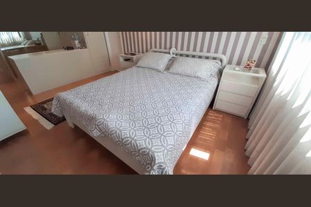 Apartamento à venda com 194m², 4 quartos e 4 vagas Apartamento à venda com 194m², 4 quartos e 4 vagasQuarto