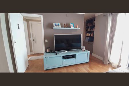 Apartamento à venda com 194m², 4 quartos e 4 vagas Apartamento à venda com 194m², 4 quartos e 4 vagasSala de TV