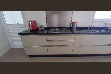 Apartamento à venda com 194m², 4 quartos e 4 vagas Apartamento à venda com 194m², 4 quartos e 4 vagasCozinha