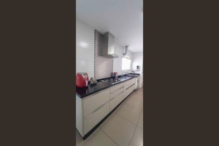 Apartamento à venda com 194m², 4 quartos e 4 vagas Apartamento à venda com 194m², 4 quartos e 4 vagasCozinha