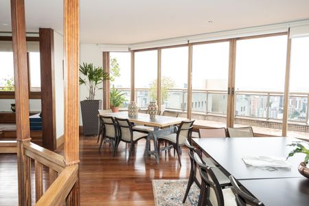 Apartamento à venda com 757m², 4 quartos e 4 vagas Apartamento à venda com 757m², 4 quartos e 4 vagasSala