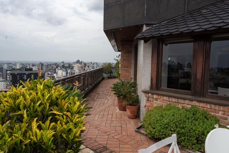 Apartamento à venda com 757m², 4 quartos e 4 vagas Apartamento à venda com 757m², 4 quartos e 4 vagasTerraço