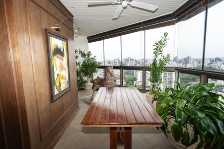 Sala de apartamento para alugar com 4 quartos, 757m² em Petrópolis, Porto Alegre