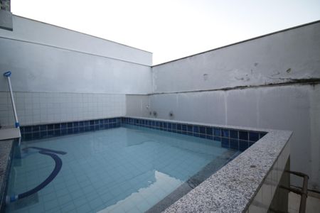 Casa de condomínio à venda com 175m², 2 quartos e 1 vagaPiscina