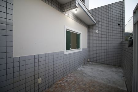 Casa de condomínio à venda com 175m², 2 quartos e 1 vagaQuintal