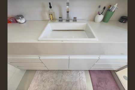 Apartamento à venda com 166m², 4 quartos e 3 vagas Apartamento à venda com 166m², 4 quartos e 3 vagasBanheiro Suite 1