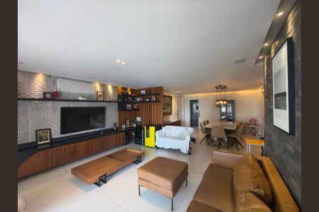 Apartamento à venda com 166m², 4 quartos e 3 vagas Apartamento à venda com 166m², 4 quartos e 3 vagasSala