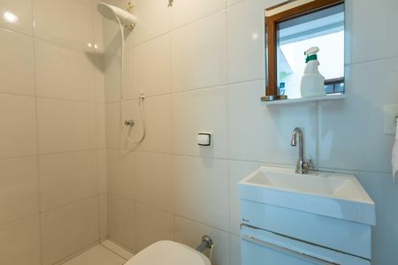 Casa de condomínio à venda com 110m², 3 quartos e 4 vagas Casa de condomínio à venda com 110m², 3 quartos e 4 vagasBanheiro de serviço