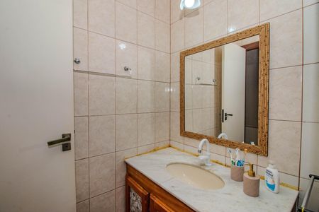 Casa à venda com 170m², 3 quartos e 3 vagasBanheiro da Suíte