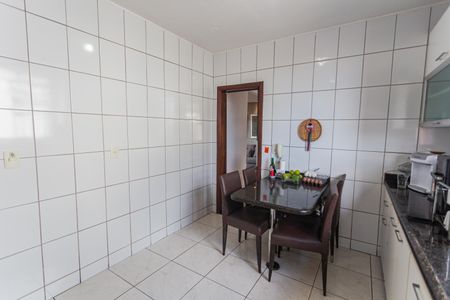 Apartamento à venda com 180m², 4 quartos e 2 vagas Apartamento à venda com 180m², 4 quartos e 2 vagasCozinha
