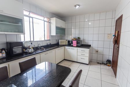 Apartamento à venda com 180m², 4 quartos e 2 vagas Apartamento à venda com 180m², 4 quartos e 2 vagasCozinha