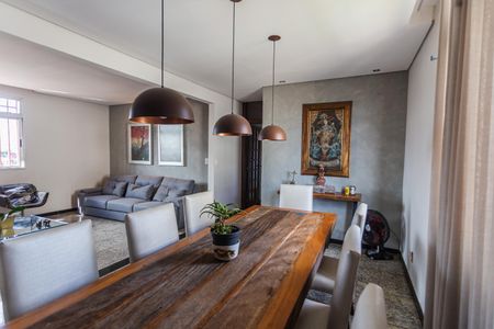 Apartamento à venda com 180m², 4 quartos e 2 vagas Apartamento à venda com 180m², 4 quartos e 2 vagasSala 2