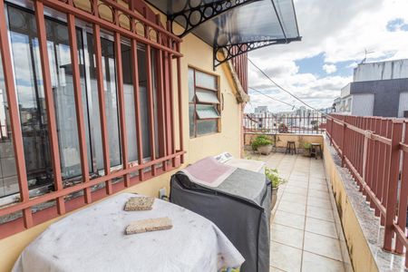 Apartamento à venda com 180m², 4 quartos e 2 vagas Apartamento à venda com 180m², 4 quartos e 2 vagasÁrea de Serviço