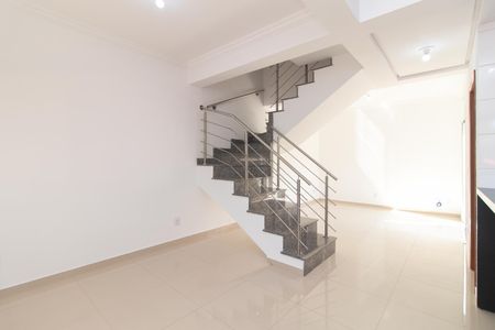 Sala de casa de condomínio para alugar com 3 quartos, 160m² em Partenon, Porto Alegre