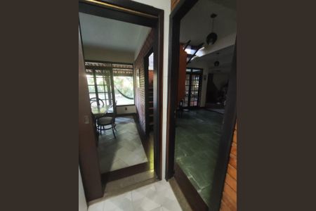 Sala de casa de condomínio para alugar com 4 quartos, 267m² em Várzea das Moças, Niterói