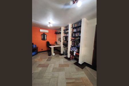 Sala de casa de condomínio para alugar com 4 quartos, 267m² em Várzea das Moças, Niterói