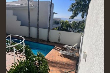 Casa à venda com 262m², 4 quartos e 2 vagas