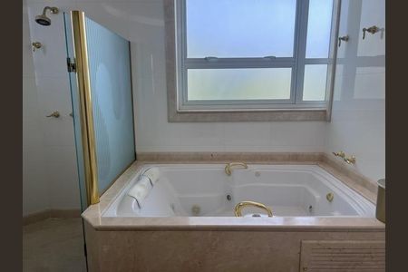 Casa à venda com 262m², 4 quartos e 2 vagas