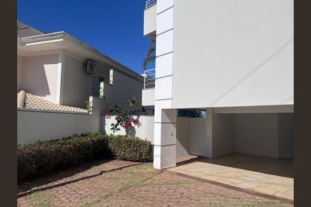 Casa à venda com 262m², 4 quartos e 2 vagas