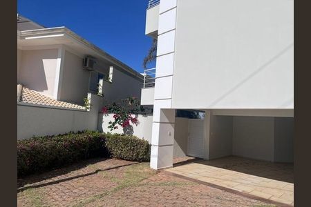 Casa à venda com 262m², 4 quartos e 2 vagas