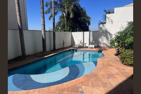 Casa à venda com 262m², 4 quartos e 2 vagas