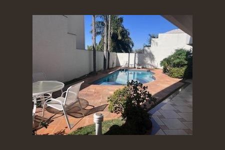 Casa à venda com 262m², 4 quartos e 2 vagas