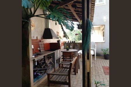 Casa à venda com 300m², 4 quartos e 4 vagas