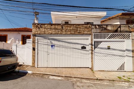 Casa à venda com 111m², 3 quartos e 2 vagasFachada