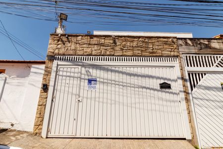 Casa à venda com 111m², 3 quartos e 2 vagasFachada