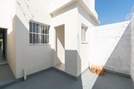 Casa à venda com 57m², 2 quartos e 1 vaga