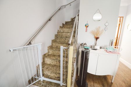 Casa para alugar com 72m², 2 quartos e 2 vagas Casa para alugar com 72m², 2 quartos e 2 vagasEscada