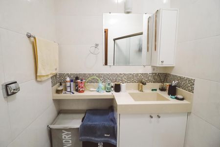 Casa para alugar com 72m², 2 quartos e 2 vagas Casa para alugar com 72m², 2 quartos e 2 vagasBanheiro