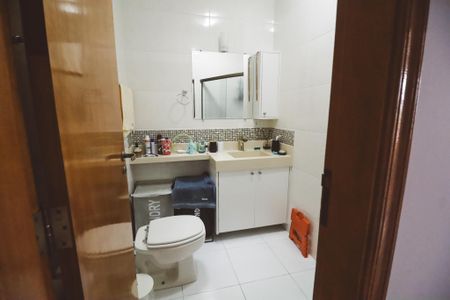 Casa para alugar com 72m², 2 quartos e 2 vagas Casa para alugar com 72m², 2 quartos e 2 vagasBanheiro