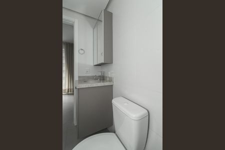 Banheiro de apartamento para alugar com 1 quarto, 25m² em Independência, Porto Alegre