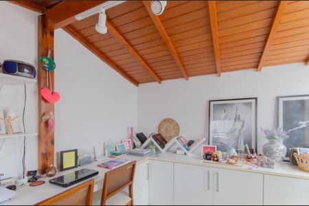 Casa à venda com 260m², 4 quartos e 2 vagasEscritório