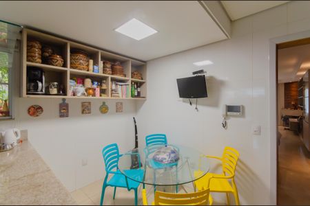Casa à venda com 260m², 4 quartos e 2 vagasCozinha