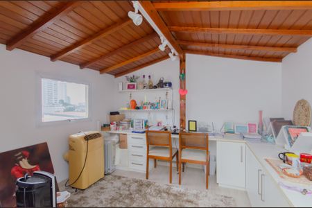 Casa à venda com 260m², 4 quartos e 2 vagasEscritório