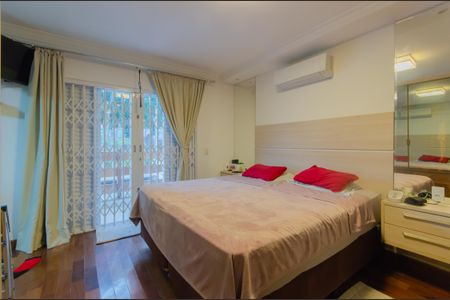 Casa à venda com 260m², 4 quartos e 2 vagasSuíte 2